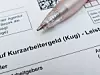Bild eines Antragsformulars auf Kurzarbeitergeld mit Kugelschreiber