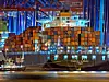 Containerschiff Nacht