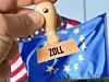 Flagge von USA und Europäischer Union EU und Stempel Zoll