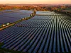 Luftaufnahme eine Solarparks in Südwales, Großbritannien.