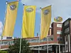 HELLA Standort Lippstadt, Fahnen, blauer Himmel