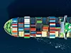 Containerschiff aus der Vogelperspektive