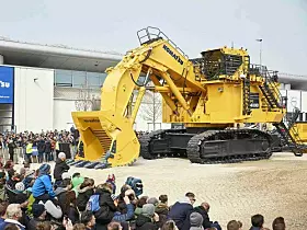 8 Komatsu