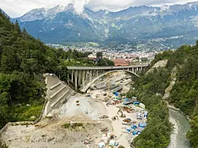 Baulos Sillschlucht: Hababtrag am Bergisel.