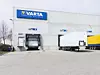 Varta-Fabrik mit LKW-Aufliegern zum Abtransport bzw. Anlieferung