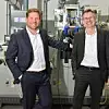 Jens Vor der Brüggen (Leiter Forschung + Entwicklung, rechts) und Christoph Thurl (Leiter Einkauf, links).