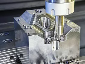 Platz 9 im Ranking belegt die Iscar Germany GmbH. Zum Portfolio des Unternehmens mit Stammsitz in Ettlingen gehört ein komplettes Sortiment an Dreh-, Bohr-, Fräs- und Feinbearbeitungswerkzeugen sowie die zugehörigen Spannaufnahmen. 2016 erzielte die Firma in Deutschland einen Umsatz von 142 Millionen Euro.