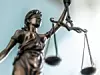 Blinde Justitia mit Waage