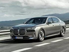 BMW i7