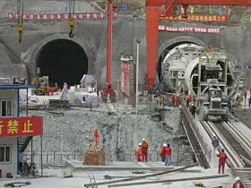 Westlicher Qinling-Tunnel in China während der Bauzeit
