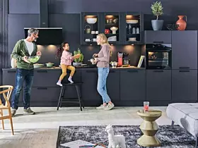 Familie in einer Alno-Küche