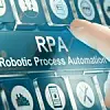 Ein Zeigefinger tippt auf eine interaktive Kachel mit der Aufschrift RPA Robotic Process Automation