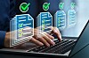 Jeder dritte Beschäftigte verliert täglich über eine Stunde durch ineffiziente Prozesse. Besonders im Dokumentenmanagement bremsen Medienbrüche, den Arbeitsalltag aus.