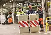 Kontinuierliche Prozessoptimierung: Vom Rohstoffhandling über den Schmelzprozess bis zur Endfertigung werden alle Produktionsschritte auf Energieeffizienz und Emissionsreduktion geprüft.