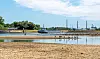 Niedrigwasser am Rhein beim Ölhafen Karlsruhe.