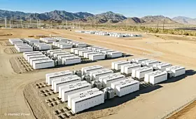 Platz 6: Das Darden Clean Energy Project in Kalifornien (USA) soll nach Fertigstellung eine Batteriekapazität bis zu 4,6 GWh haben. Es ist ausgelegt für vier Stunden Volllast bei 1.150 MW Leistung. Es ist zudem gekoppelt mit einem 1.150-MW-Solarpark. Das Projekt konzentriert sich auf den Standort Fresno.