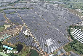 Platz 8: MTerra Solar Projekt, Philippinen. Das Projekt stellt in seiner Endausbaustufe 4,5 GWh an Speicherkapazität zur Verfügung. Die Standorte verteilen sich zwei benachbarte Provinzen auf der Insel Luzon. Das BESS ist mit einem Solarpark gekoppelt. Die Batteriezellen liefert Huawei - und zwar komplett.