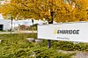 Platz 9: Enbridge. Mit 50,23 Mrd. USD kommt das kanadische Energieunternehmen auf den neunten Rang. Enbridge ist ein führender nordamerikanischer Energieinfrastruktur-Konzern mit Hauptsitz in Calgary, Kanada. Das Unternehmen betreibt eines der größten Pipeline- und Gasversorgungsnetze des Kontinents und ist zugleich im Bereich erneuerbare Energien aktiv.